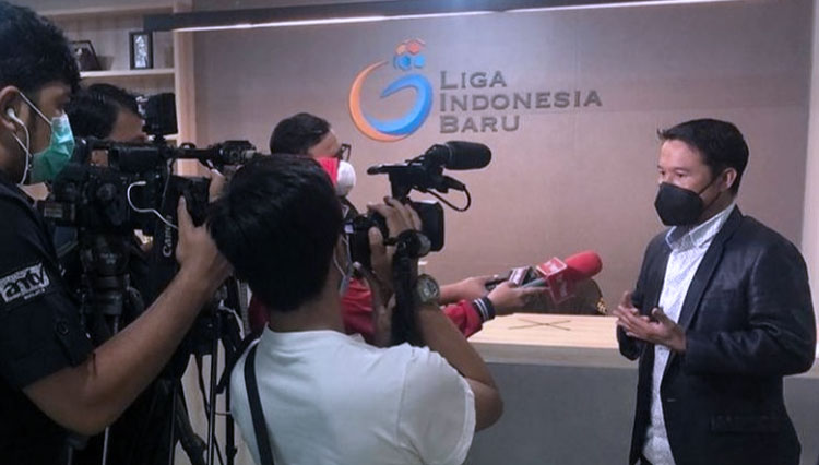 Plt Sekjen PSSI, Yunus Nusi saat ditemui awak media di Jakarta. (foto: Instagram/Yunus Nusi)