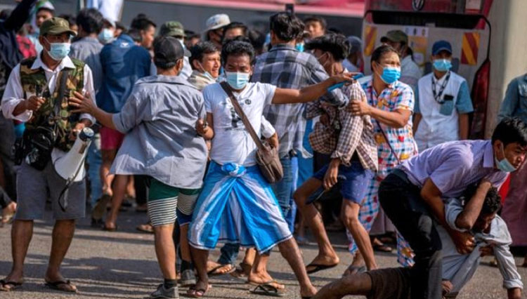 Penentang dan Pendukung Militer Myanmar Akhirnya Bentrok