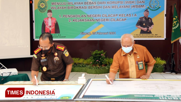 Pencanganan zona integritas di lingkungan Pengadilan Negeri dan Kejaksaan Negeri Kabupaten Cilacap. (Foto: Pendim Cilacap For TIMES Indonesia)