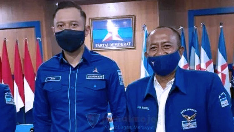 Ketua DPC Partai Demokrat Kabupaten Mojokerto, Ayub Busono Listyawan (kanan) dan Ketua Umum Partai Demokrat, Agus Harimukti Yudhoyono (kiri). (FOTO: dok. DPC Demokrat Mojokerto)