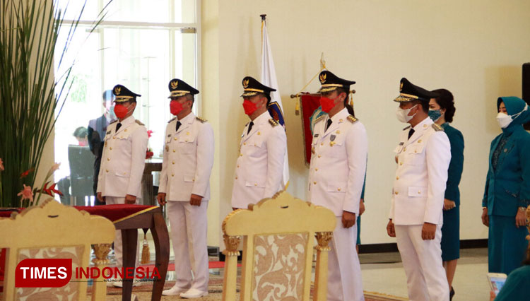 Gubernur Sulut Olly Dondokambey melantik lima kepala daerah a
