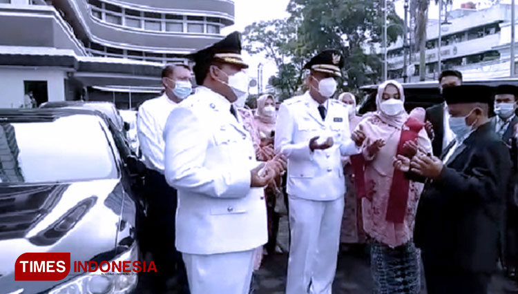 Pelantikan Bupati dan Wakil Bupati Pangandaran Jeje Wiradinata dan Ujang Endin Indrawan di Gedung Merdeka Bandung (FOTO: Syamsul Ma'arif/TIMES Indonesia)