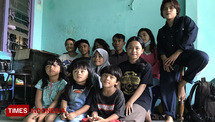 Sembilan orang anak dari 15 anak dari Pasutri di Kota Malang yang masih tinggal bersama. (Foto: Rizky Kurniawan Pratama/TIMES Indonesia)