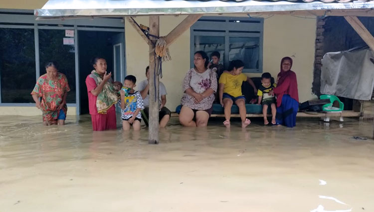 Banjir Terjang Wilayah Cirebon Timur, Ketinggian Air Mencapai 2 Meter
