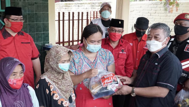 Pdi Perjuangan Jatim Salurkan Sembako Untuk Korban Longsor Nganjuk