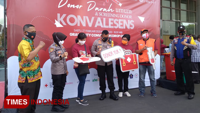 Pelaksanaan Donor Plasma Konvalesen oleh PT Wings Surya, Jumat (27/2/2021). (Foto: Khusnul Hasana/TIMES Indonesia)