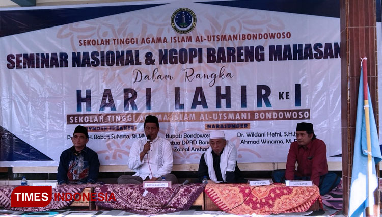 Suasana seminar nasional dan ngopi bareng dalam rangka Harlah ke-1 STAI Al Utsmani Kabupaten Bondowoso, Jawa Timur. (FOTO: Moh Bahri/TIMES Indonesia)