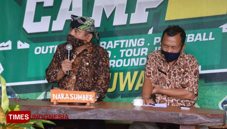 Sambutan Camat Songgon dalam acara sarasehan Pelaku wisata dan UMKM. (Foto: Riswan Efendi/TIMES Indonesia)