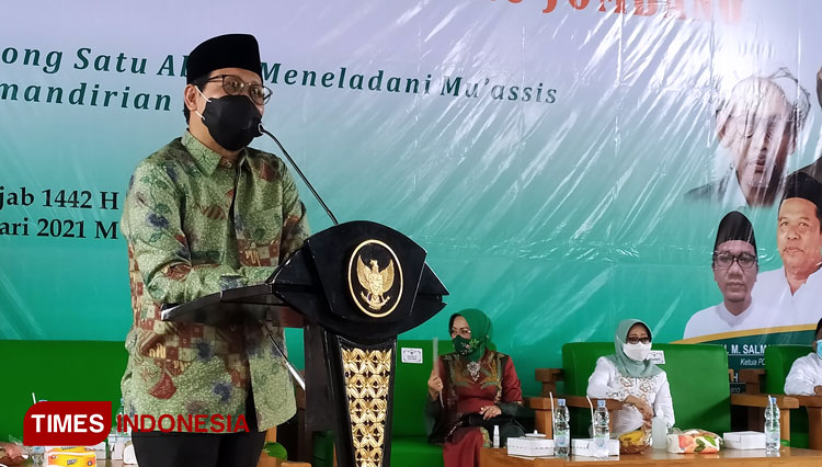 Abdul Halim Iskandar, Mendes PDTT saat sambutan pada Harlah NU di PCNU Jombang. (Foto: Rohmadi/TIMES Indonesia)