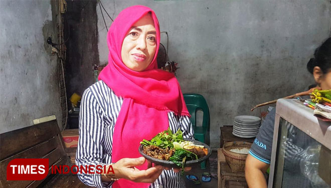 Di warung Sukarasa Ngawi salah satu menu yang banyak dikenal dan jadi jujukan pecinta kuliner adalah belut sambalnya. (Foto: M. Miftakul/TIMES Indonesia)