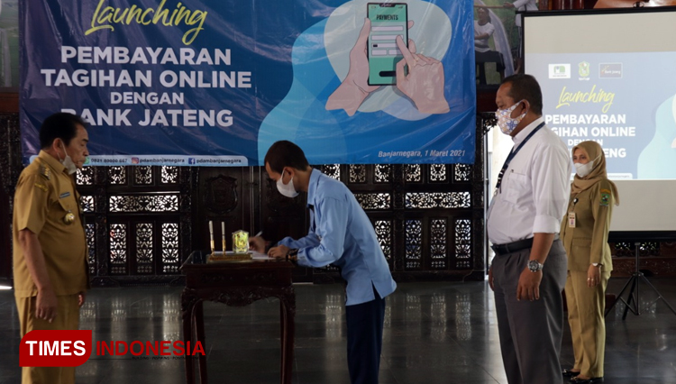 PDAM dan Bank Jateng Banjarnegara melakukan launching pembayaran online tagihan langganan air. (Foto: Kominfo Banjarnegara for TIMES Indonesia)