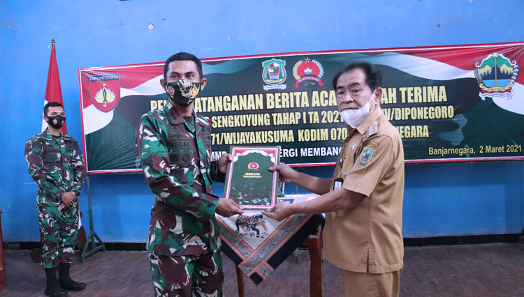 Dandim 0704/Banjarnegara Letkol Arh Sujeidi Faisa ST MHan dan  Bupati Banjarnegara, Budhi Sarwono. (FOTO: Pendim BNA for TIMES Indonesia)