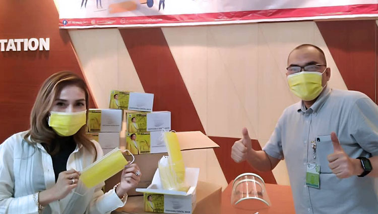 Doktor Lala Distribusikan Bantuan Masker Medis dari Menko Airlangga Hartarto