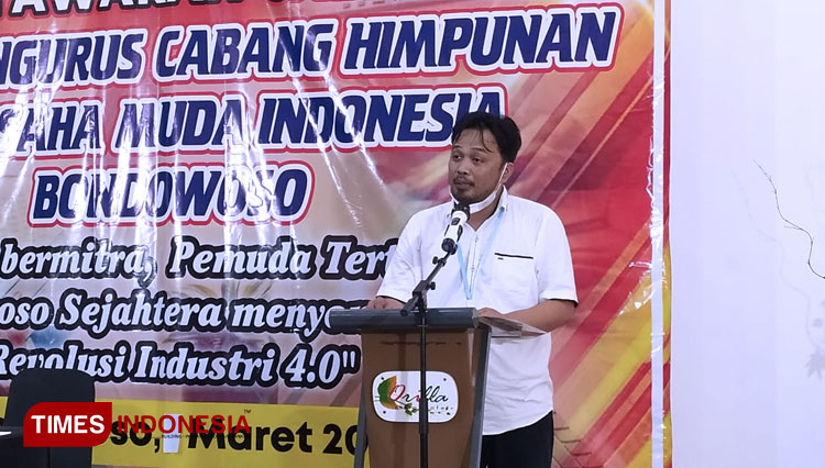 Ketua HIPMI Bondowoso periode (2021-2024) yang terpilih secara aklamasi, Arief Zainurroman. Dia memberikan sambutan usai terpilih (FOTO: Moh Bahri/TIMES Indonesia)