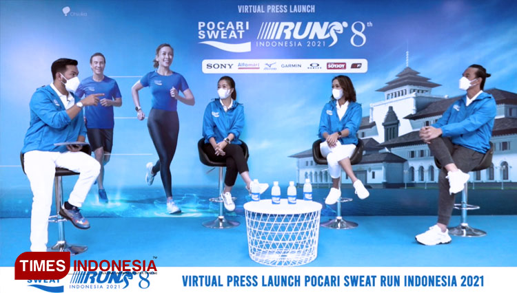 (ki-ka) Rian Ibram, Puspita Winawati, Melanie Putria dan Daniel Mananta pada Press Conference Pocari Sweat Run Indonesia 2021. (FOTO: Pocari Sweat for TIMES Indonesia)