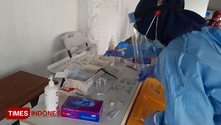 Test Swab Drive Thrue National Hospital a