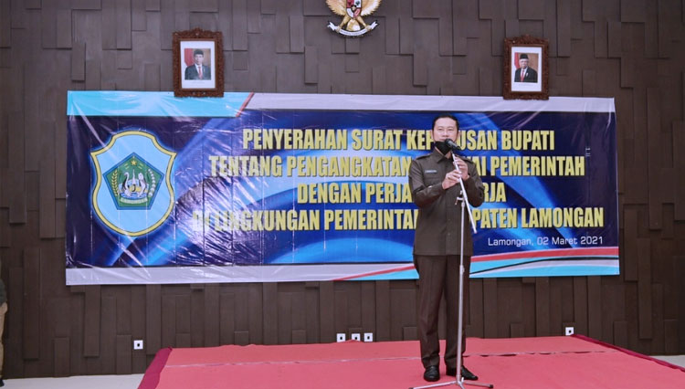 Bupati Lamongan, Yuhronur Efendi, saat menyampaikan sambutan dalam pelantikan PPPK, di Gedung Pemkab Lamongan, Selasa (2/3/2021). (FOTO: Prokopim Kabupaten Lamongan for TIMES Indonesia)