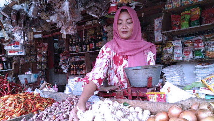 Harga sembako di pasaran Tradisional Kota Pagaralam, hingga kini masih tergolong stabil dan tidak ada menunjukkan adanya peningkatan.  (Foto: Asnadi/TIMES Indonesia)