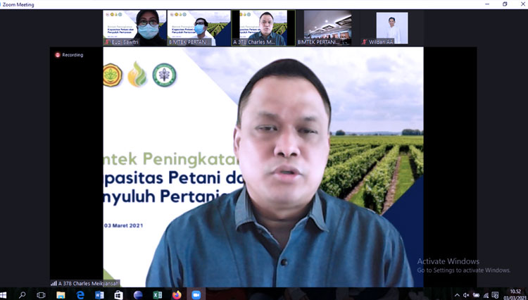 Anggota Komisi IV DPR RI Charles Meikyansah yang hadir secara virtual dalam Bimtek Peningkatan Kapasitas Petani dan Penyuluh Pertanian di Jember, Rabu (3/3/2021). (Foto: Polbangtan Malang)
