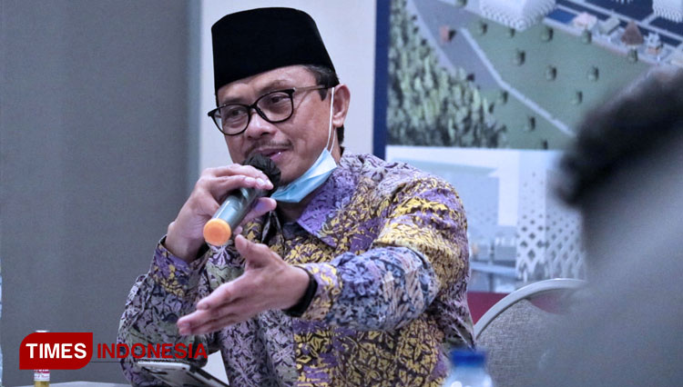 Imam Shamsi Ali saat melakukan diskusi dengan para media di Jakarta, soal pembangunan pondok pesantren pertama di AS. (FOTO: Misbahul Munir/TIMES Indonesia)