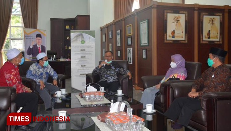 Yayasan Insanul Kamil Surabaya saat berkunjung ke kampus UIN Malang, Rabu (3/3/2021). (Foto: Humas UIN Malang)