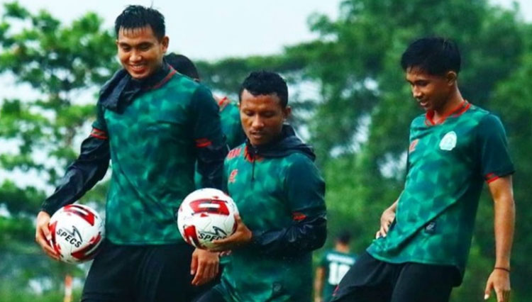 Para pemain PS Tira Persikabo saat mengikuti kegiatan latihan bersama di lapangan. (Foto: Instagram/PS Tira Persikabo)