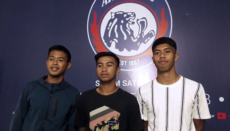 Pendatang baru di tim Arema FC Wiga Brillian, Ricga Febiyan, dan Sandy Ferizal (Foto: Ovan Setiawan/TIMES Indonesia) 
