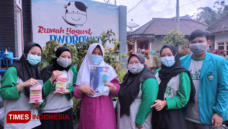 Melalui Media Sosial, Mahasiswa KSM-T Unisma Malang Bantu Pasarkan Produk UMKM