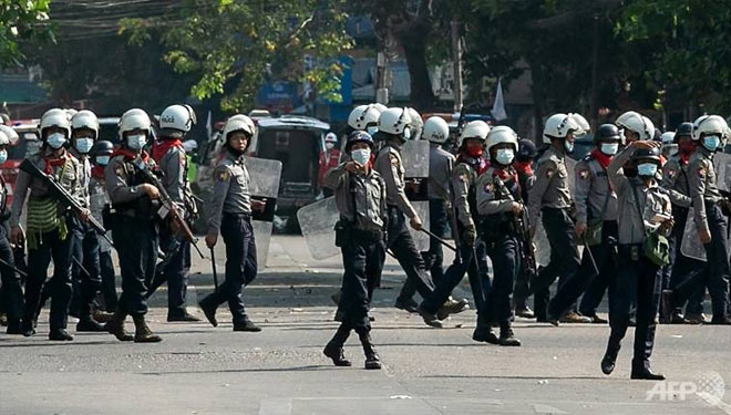 Tolak Jalankan Perintah Junta Militer, Tiga Polisi Myanmar Kabur Ke ...