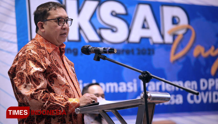 Ketua BKSAP DPR RI, Fadli Zon berbicara di Diplomasi Parlemen DPR RI, di Kota Bandung, Kamis (4/3/21). (FOTO: Humas Pemkot for TIMES Indonesia)