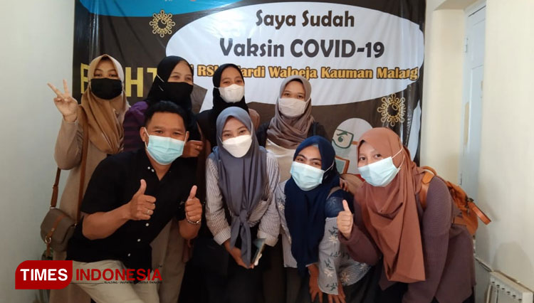 Guru dan Karyawan SD Muhammadiyah 9 Malang di Vaksin a