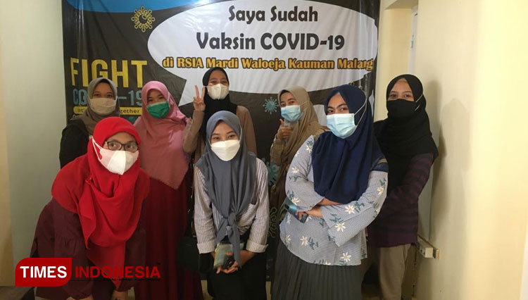Guru dan Karyawan SD Muhammadiyah 9 Malang di Vaksin b