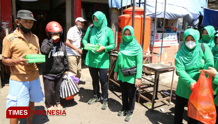 Kegiatan 'Jumat Berkah' Persit Kartika Chandra Kirana (KCK) Cabang XVIII Kodim 0703/Cilacap (FOTO : Pendim Cilacap for TIMES Indonesia)