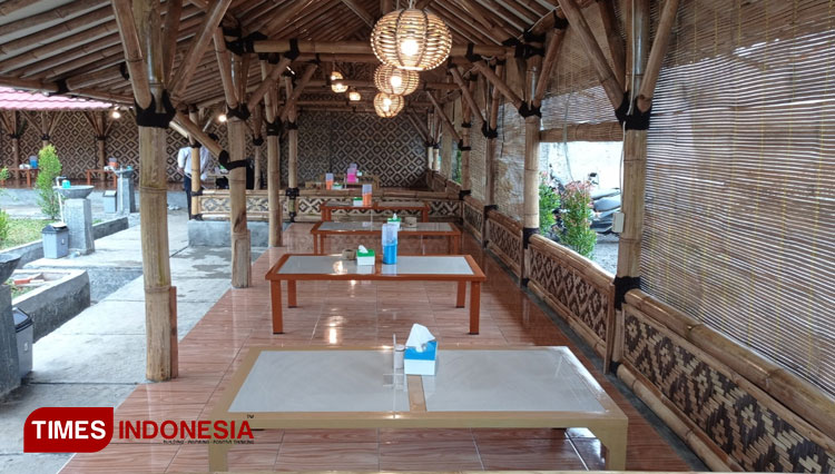Rumah makan Lesehan Bambu Cah Bagus dengan konsep lesehan dan makanan khas Sunda. (Foto: Fahmi/TIMES Indonesia).