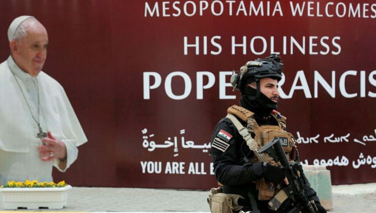 Sekitar 10.000 personel Pasukan Keamanan Irak akan dikerahkan selama kunjungan Paus dan Gereja Agung Tak Bernoda Qaraqosh dinodai oleh ISIS tetapi sekarang telah diperbaiki. Paus juga akan menghadiri pertemuan antaragama di situs kuno Ur.(FOTO:BBC/Reuters