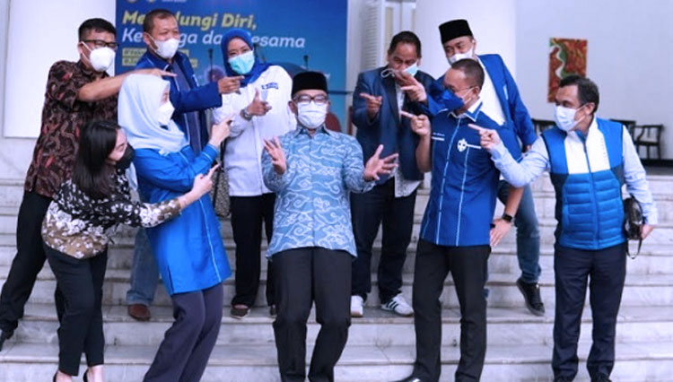 Gubernur Jabar Ridwan Kamil bertemu Sekjen PAN Edy Soeparno yang didampingi jajaran PAN Jabar, Jumat (5/3/21). (Foto: PAN for TIMES Indonesia)