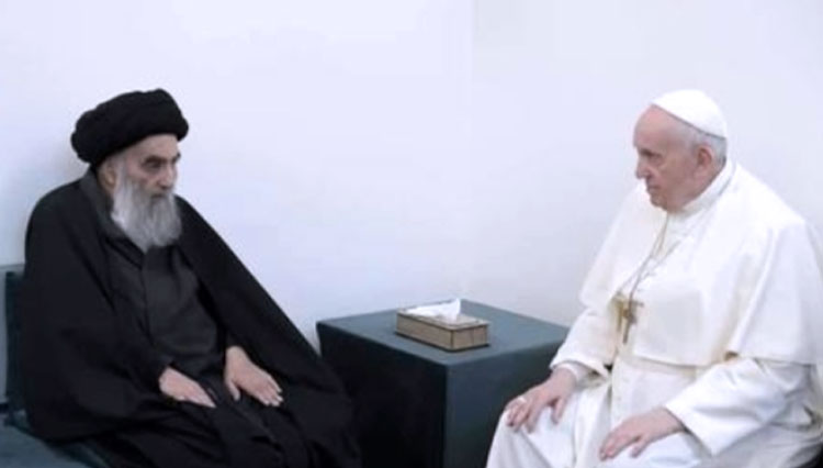 Paus Fransiskus saat tiba di rumah ulama terkemuka Syiah Irak Ayatollah Ali al-Sistani dengan pengawalan ketat, dan saat bertemu.(FOTO: Screenshot Reuters)