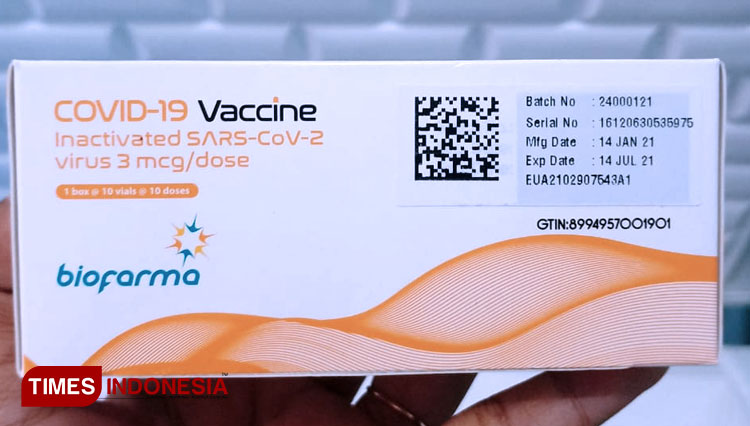 Satu kotak vaksin Covid-19 Sinovac berisi 10 vial (dosis) yang disimpan di Instalasi Gedung Farmasi Dinkes Lamongan, Minggu (07/03/2021). (Foto: Moch. Nuril Huda/TIMES Indonesia)