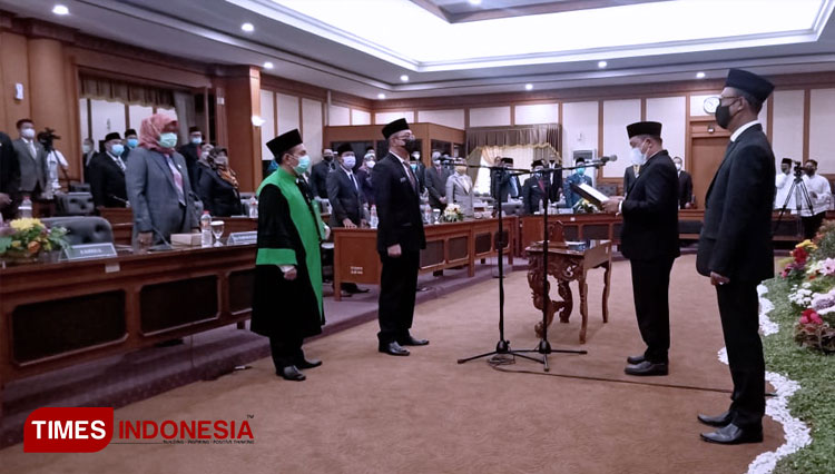 Kader Gerindra, Ubaidillah saat dilantik menjadi Anggota DPRD Gresik (FOTO: Humas Sekretariat DPRD Gresik for TIMES Indonesia)