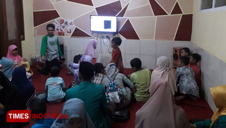 KSM-T Unisma Malang Beri Pembelajaran Tentang Adab pada Program Ruang Belajar