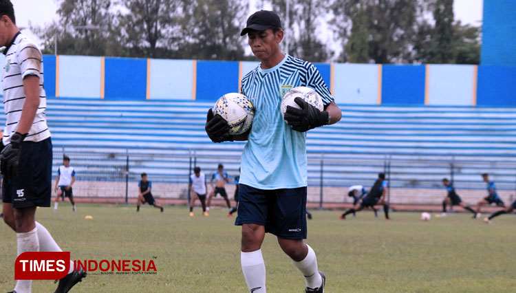 Pelatih Kiper Persela Lamongan, Miftahul Hadi. (FOTO: MFA Rohmatillah/ TIMES Indonesia)