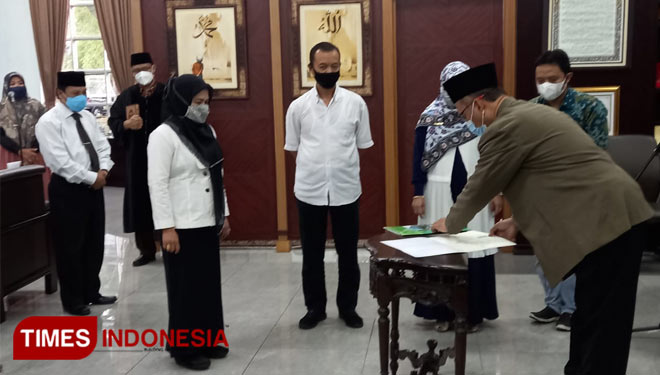 Prof. Dr. Abdul Haris, M.Ag., Rektor UIN Maliki Malang saat melantik pejabat baru, Selasa (9/3/2021). (Foto: Nadira Rahmasari/TIMES Indonesia)