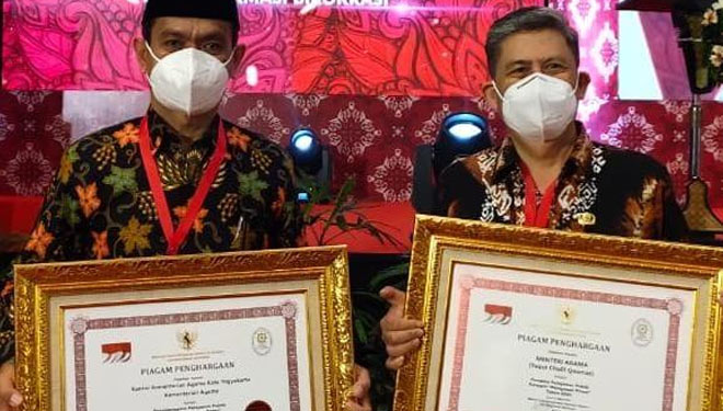 (Ki-ka) Kepala Kankemenag Kota Yogyakarta H. Nur Abadi dan Kepala Biro Ortala Setjen Kemenag, Priyono. (Foto: Dokumentasi Kemenag).