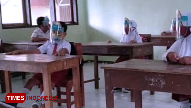 Kegiatan belajar tatap muka di sekolah kembali dilaksanakan (Foto  Syamsul Ma'arif/TIMES Indonesia)