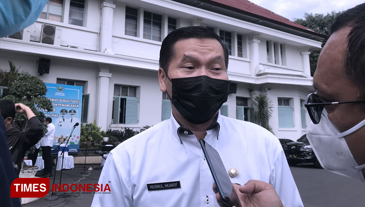 Kepala Dinas Kesehatan Kota Malang, dr Husnul Muarif saat ditemui awak media di halaman Balai Kota Malang, Rabu (10/03/2021). (Foto: Rizky Kurniawan Pratama/TIMES Indonesia)