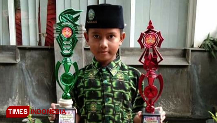 Siswa MI Maslahul Huda, Paciran, Lamongan, M. Fadhil Abdillah, peraih medali perunggu matematika di ajang Olimpiade Nasional. (FOTO: MI Maslahul Huda for TIMES Indonesia)