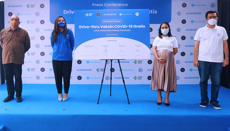 Peluncuran program kolaborasi vaksinasi gratis bagi masyarakat lansia berumur 60 tahun keatas serta pekerja wisata di 10 kota di Indonesia secara drive-thru. (Foto: ALODOKTER for TIMES Indonesia)