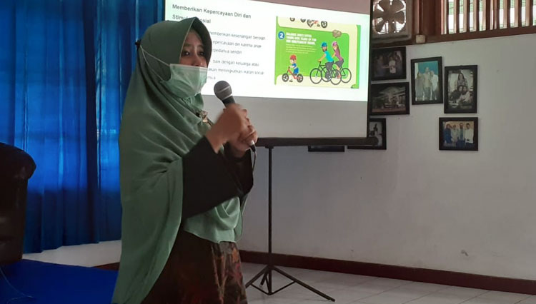 Dosen Universitas Neger Malang Rosyidamayani
