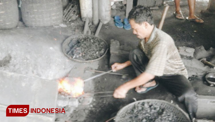 Pengrajin GOlok a