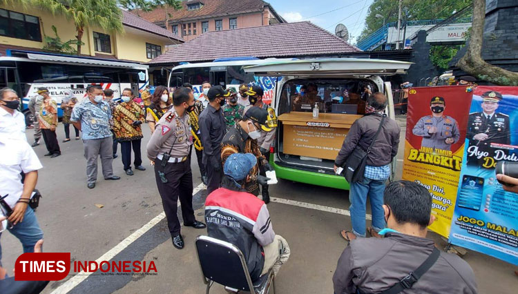 Kegiatan Arema Police Sobo Kelurahan saat berada di kawasan Taman Krida, Soekarno-Hatta, Kota Malang. (Foto: Rizky Kurniawan Pratama/TIMES Indonesia)